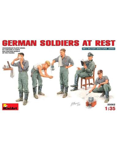Figuras German Soldiers at Rest 1/35