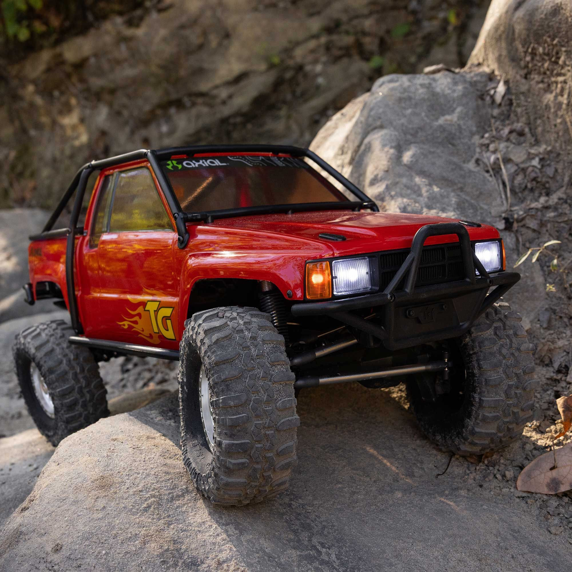 1-10 SCX10 III 1987 Toyota SR5 4X4 RTR Brushed Rock Crawler  Red