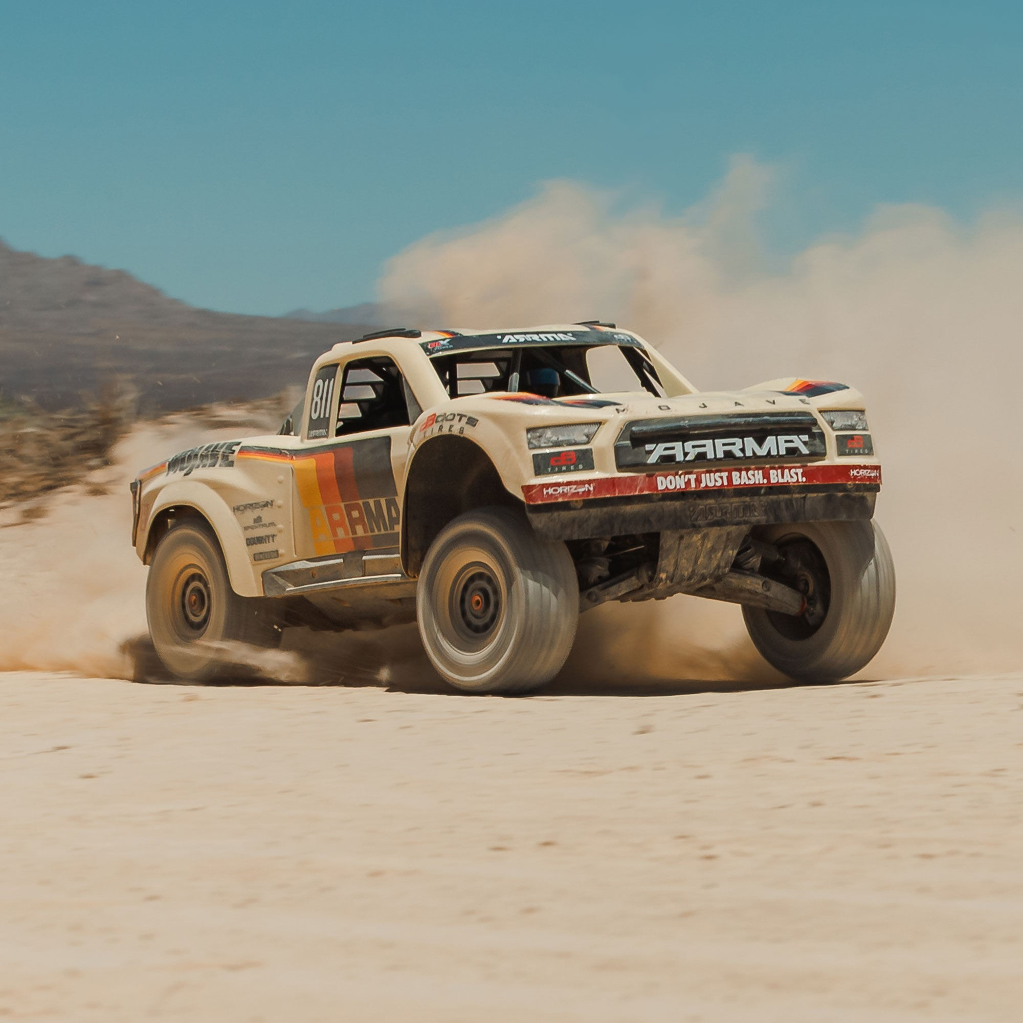 ARRMA 1-7 MOJAVE 6S 4X4 RTR Brushless Desert Truck ARRMA 1-7 MOJAVE 6S 4X4 RTR Brushless Desert Truck  Beige